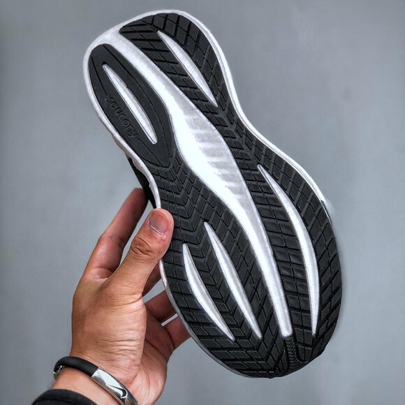 Saucony Triumph 22 Black Sports Jogging Shoes